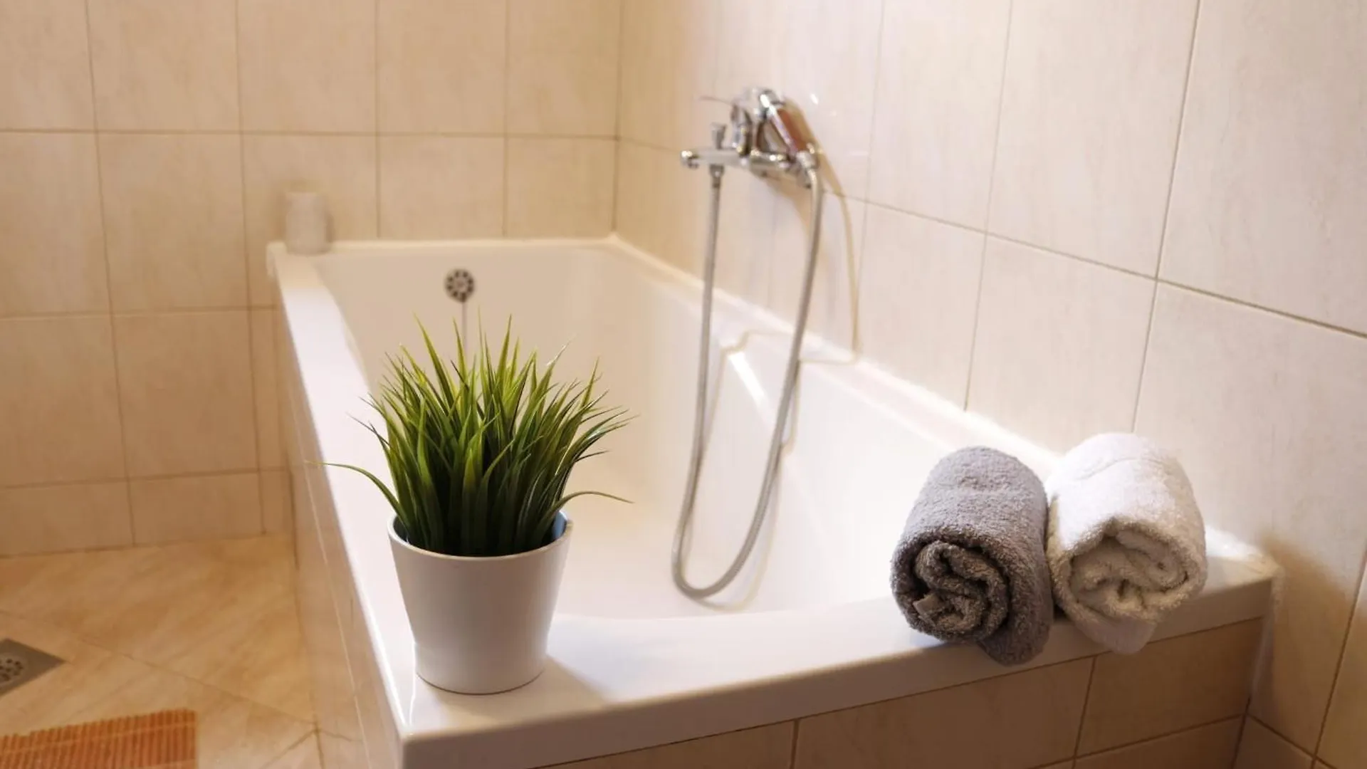 Family Friendly Apartments With A Swimming Pool Radasinovci, Biograd - 22312 Drliceve Kuce كرواتيا